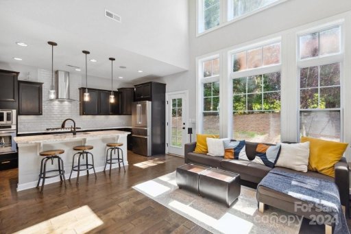 15112 Sapphire Hill Lane