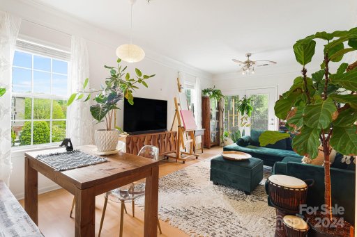 221 Appeldoorn Circle