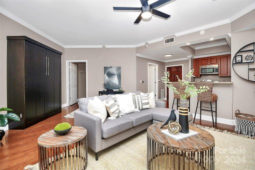 300 W 5th Street 250