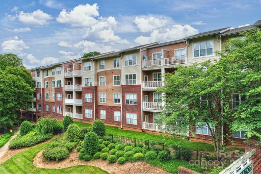 1000 E Woodlawn Road 116