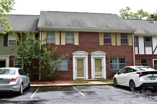 1300 Larchmont Place 103
