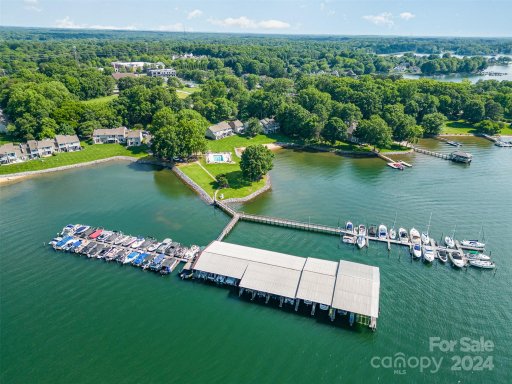 7425 Mariner Cove Drive