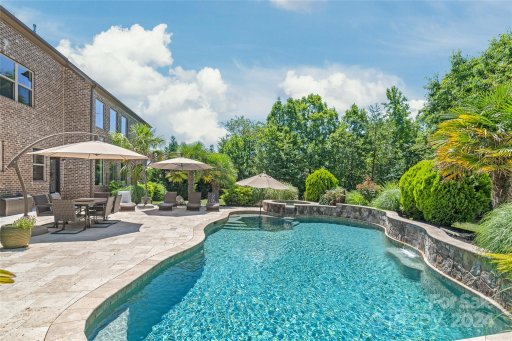 112 Overlook Ridge Lane