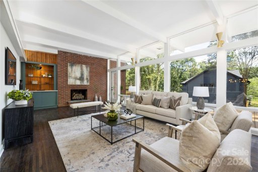832 Paramount Circle