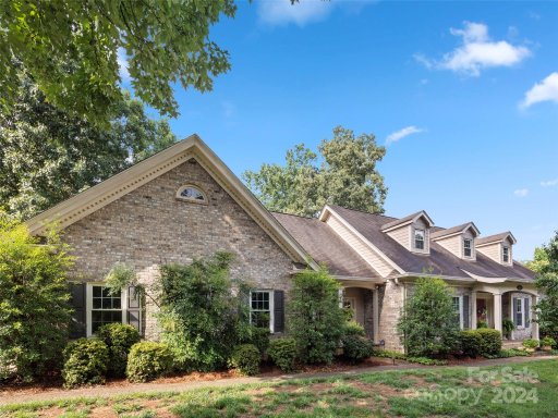 1005 Windsor Drive