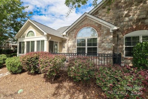 817 Ledgestone Court