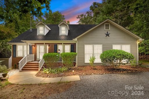 6915 Live Oaks Lane