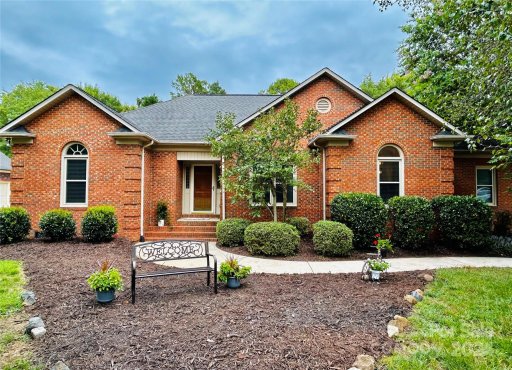 8271 Quail Hollow Drive