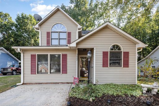 3002 Faircroft Way