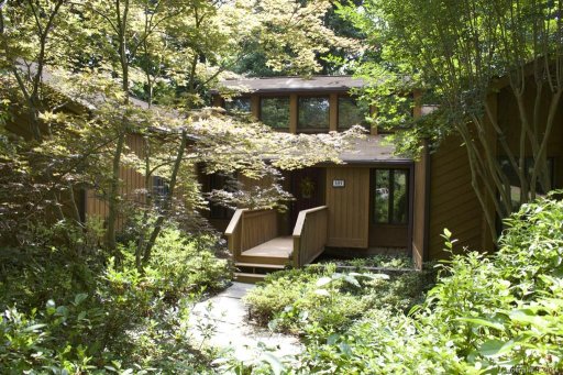 405 Heritage Road