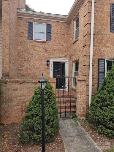 6818 Constitution Lane