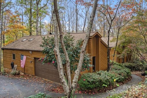 405 Heritage Road