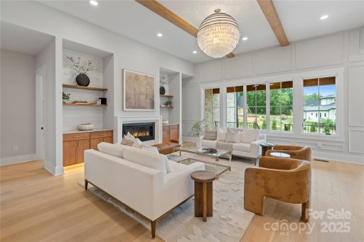 407 Crepe Myrtle Lane