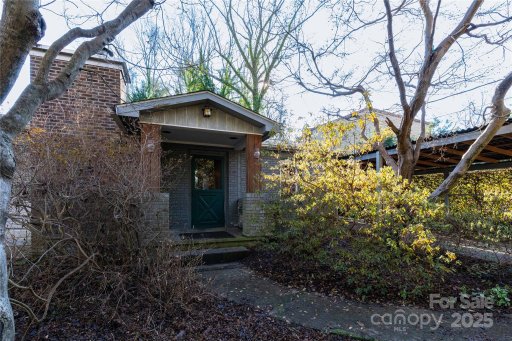 329 W Lake Avenue