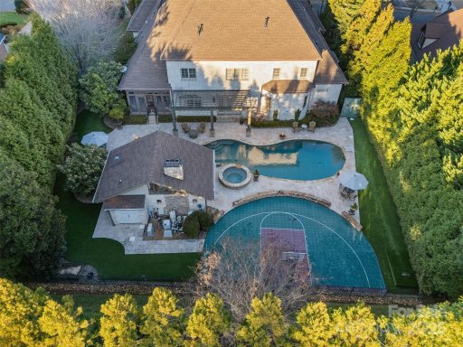 3042 Kings Manor Drive