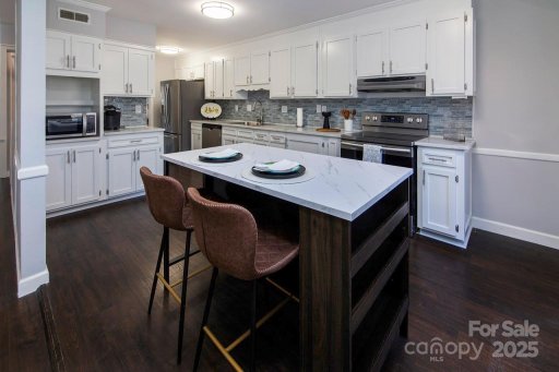 6742 Constitution Lane