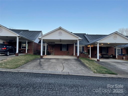 19915 Oak Leaf Circle