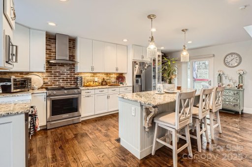 8904 Saint Pierre Lane