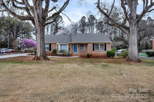 403 Hillcrest Drive