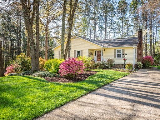 8801 Chinaberry Lane