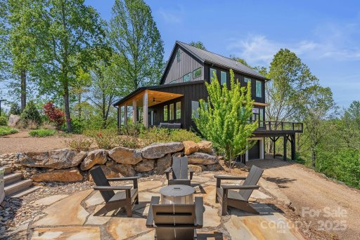 302 Broad Vista Lane