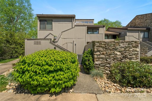 5 Lakemoor Lane