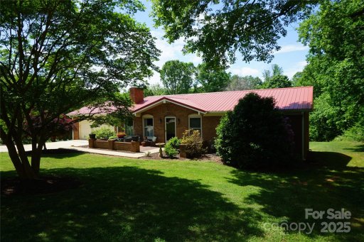 1933 Woodridge Drive