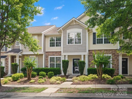8037 Lynwood Square