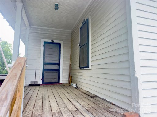 67 Circle Em Street