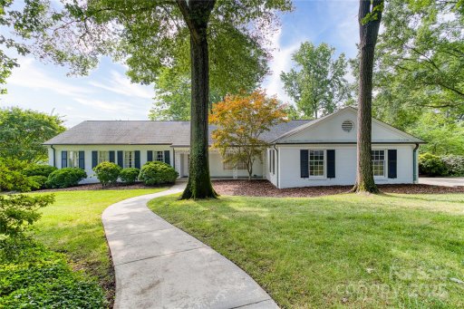 11 Pine Tree Road