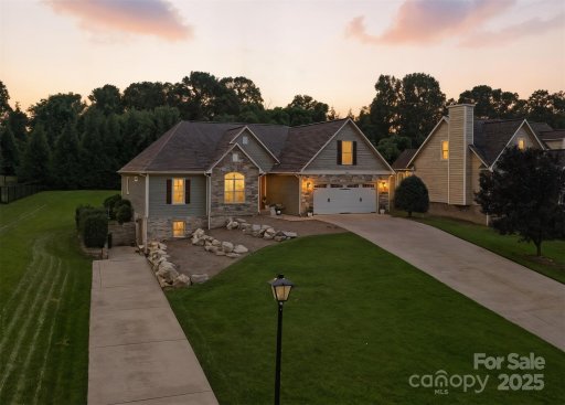 121 Maplewood Court
