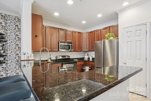 1000 E Woodlawn Road 411