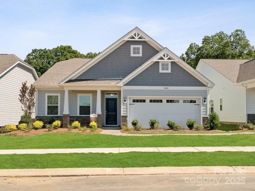 1053 Mapletree Lane