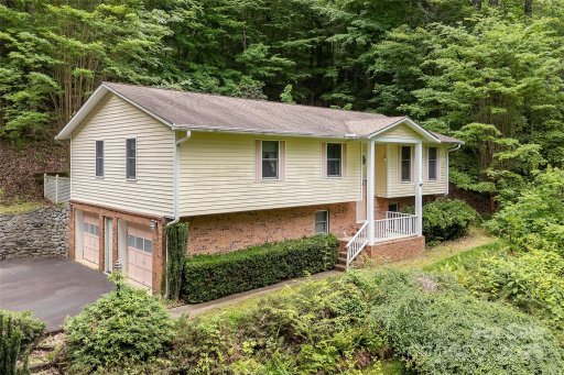 104 Creekstone Lane