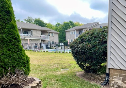 140 Ne Lake Concord Road B6
