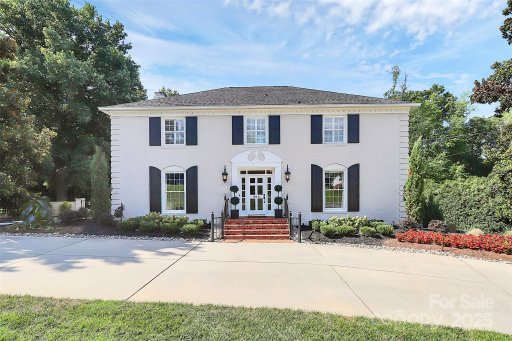 906 Colonial Drive
