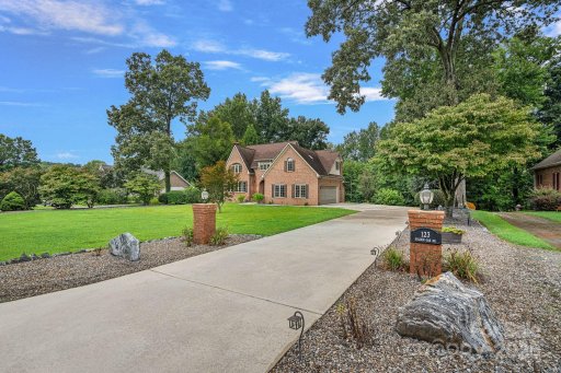 123 Golden Oak Drive