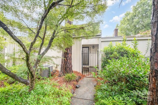 3709 Willow Point Drive