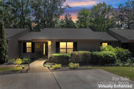 992 Cranberry Circle