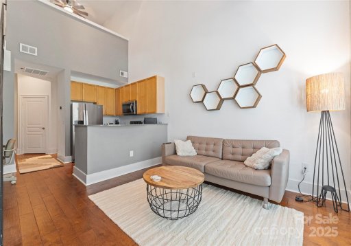 115 E Park Avenue 427