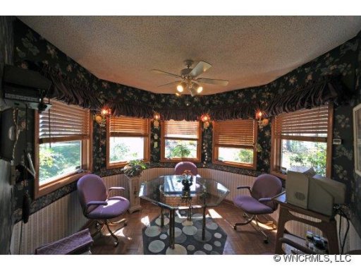 6 Sweetwater Oaks Drive