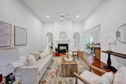 1729 Turning Leaf Court