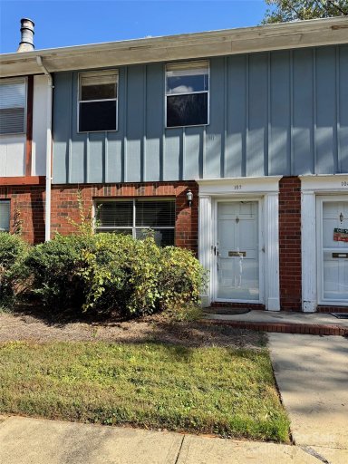 1300 Larchmont Place 107
