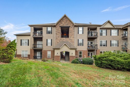 291 Brickton Village Circle #106