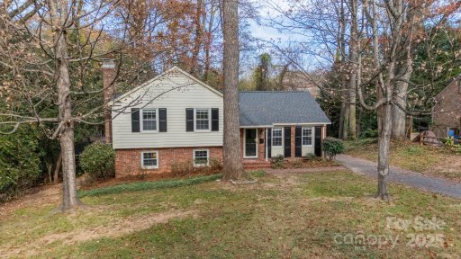 3221 Northampton Drive