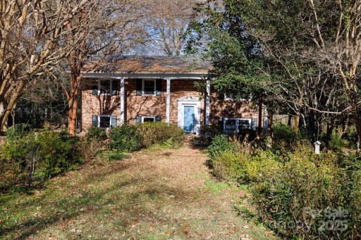 222 Sherwood Circle