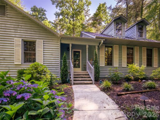 30 Falcon Wood Way