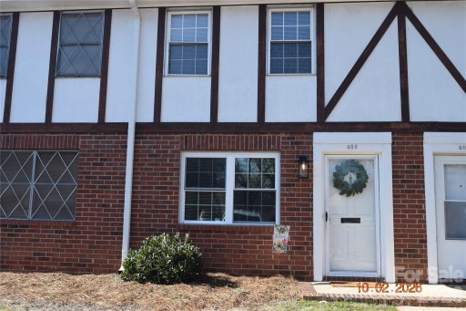 1300 Larchmont Place 402