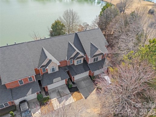 617 Crosswater Lane
