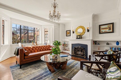301 W 10th Street